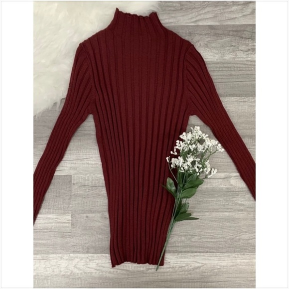 𝅺✨NEW✨ Soft Burgundy Sweater - Picture 2 of 3
